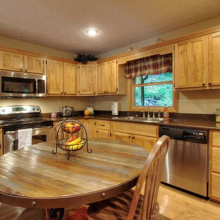 Gorgeous "Country Roads" By Honeybearcabins 4Br 4Ba, Next To Pool, Easy Drive, Main Strip Location! Pigeon Forge Exterior photo